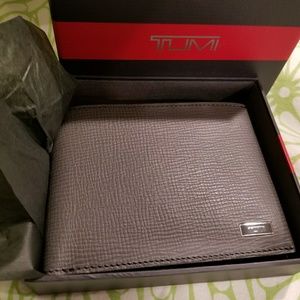 A men's wallet: ID lock Monaco